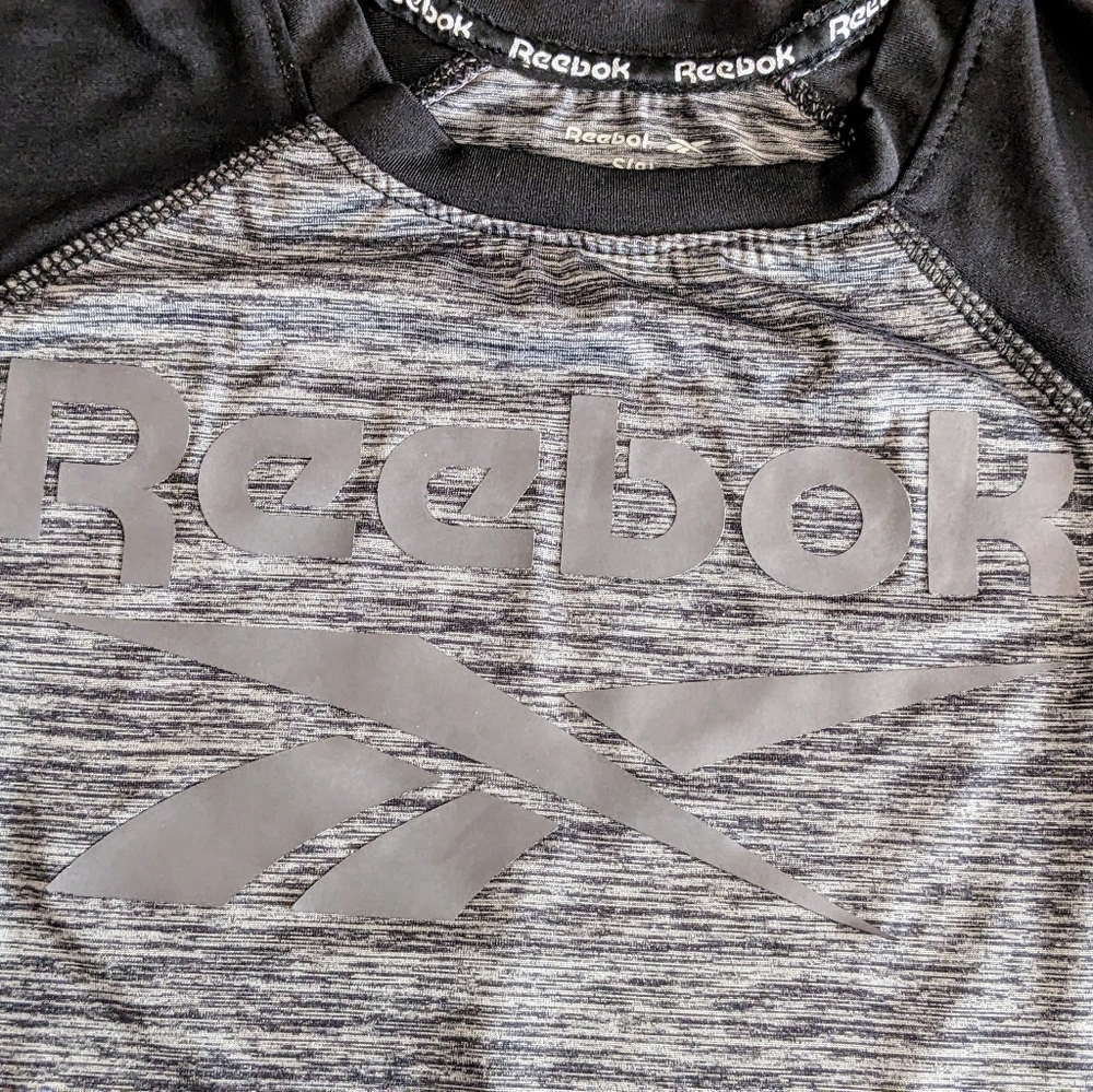 Reebok boys’ graphic short sleeve T-shirt Size S (8)